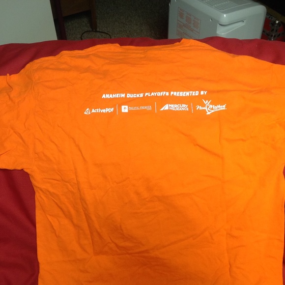 NHL Anaheim Ducks tshirt - Picture 2 of 2